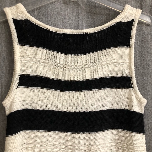 Cable & Gauge Striped Sleeveless Knit Sweater Tank - Picture 6 of 9